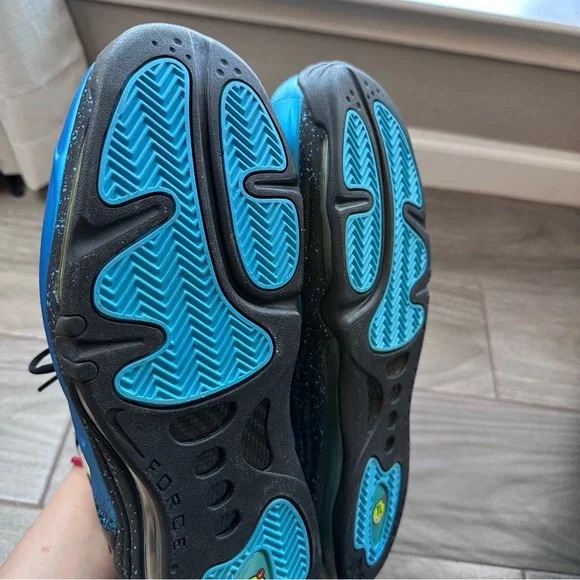 Nike Blue and Black Athletic Shoes - Picture 9 of 12